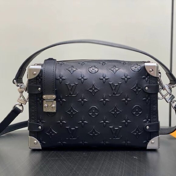 SS23 show model LOUIS VUITTON SIDE TRUNK soft box bag shoulder crossbody handbag - Picture 1 of 11